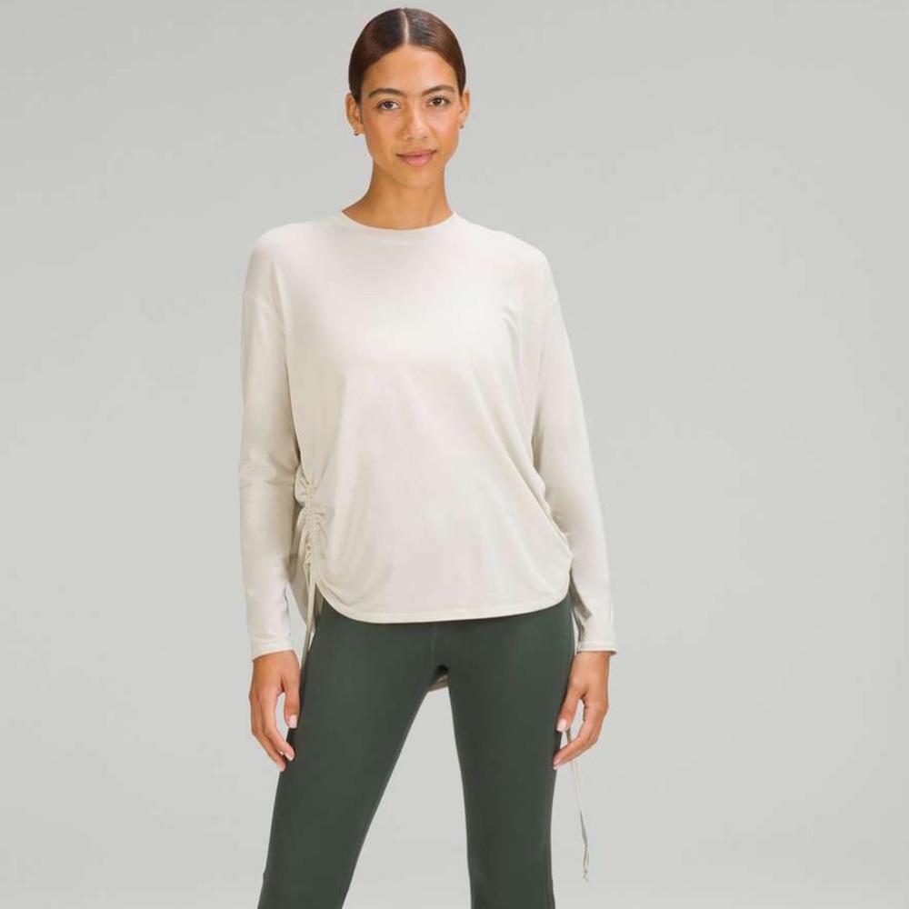 LULULEMON Pima Cotton Side-Cinch Long Sleeve Shirt
*Natural Ivory*